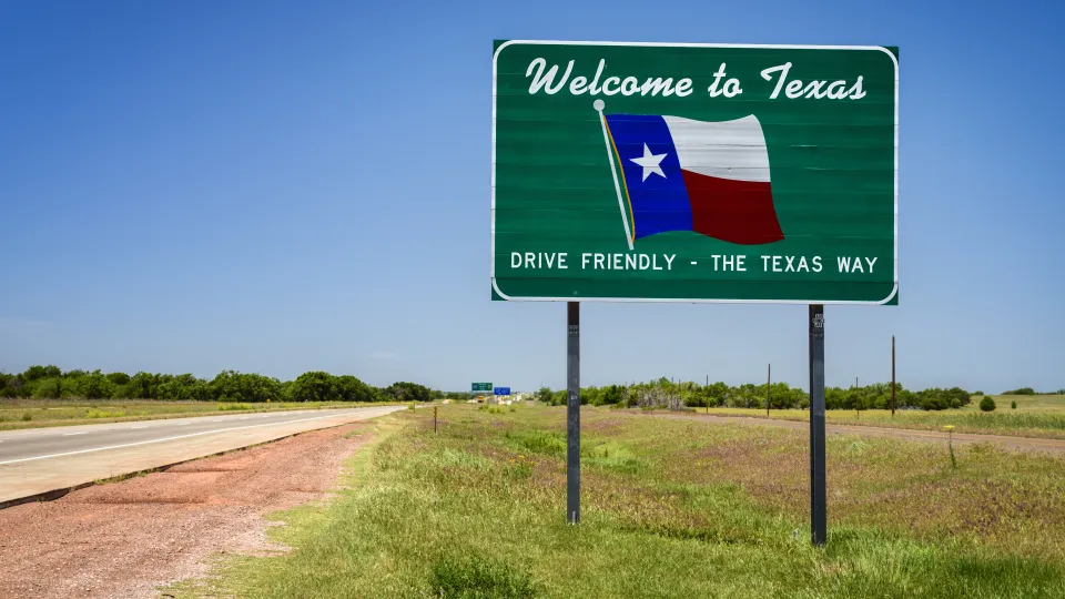 Hoạt Động Sản Xuất Ở Texas Phục Hồi, Mặc Dù Triển Vọng Suy Yếu